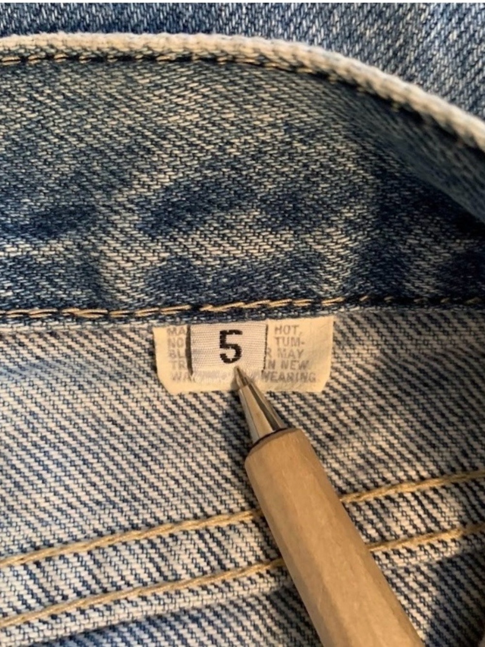 True vintage Levi’s white tab - Picture 12 of 16